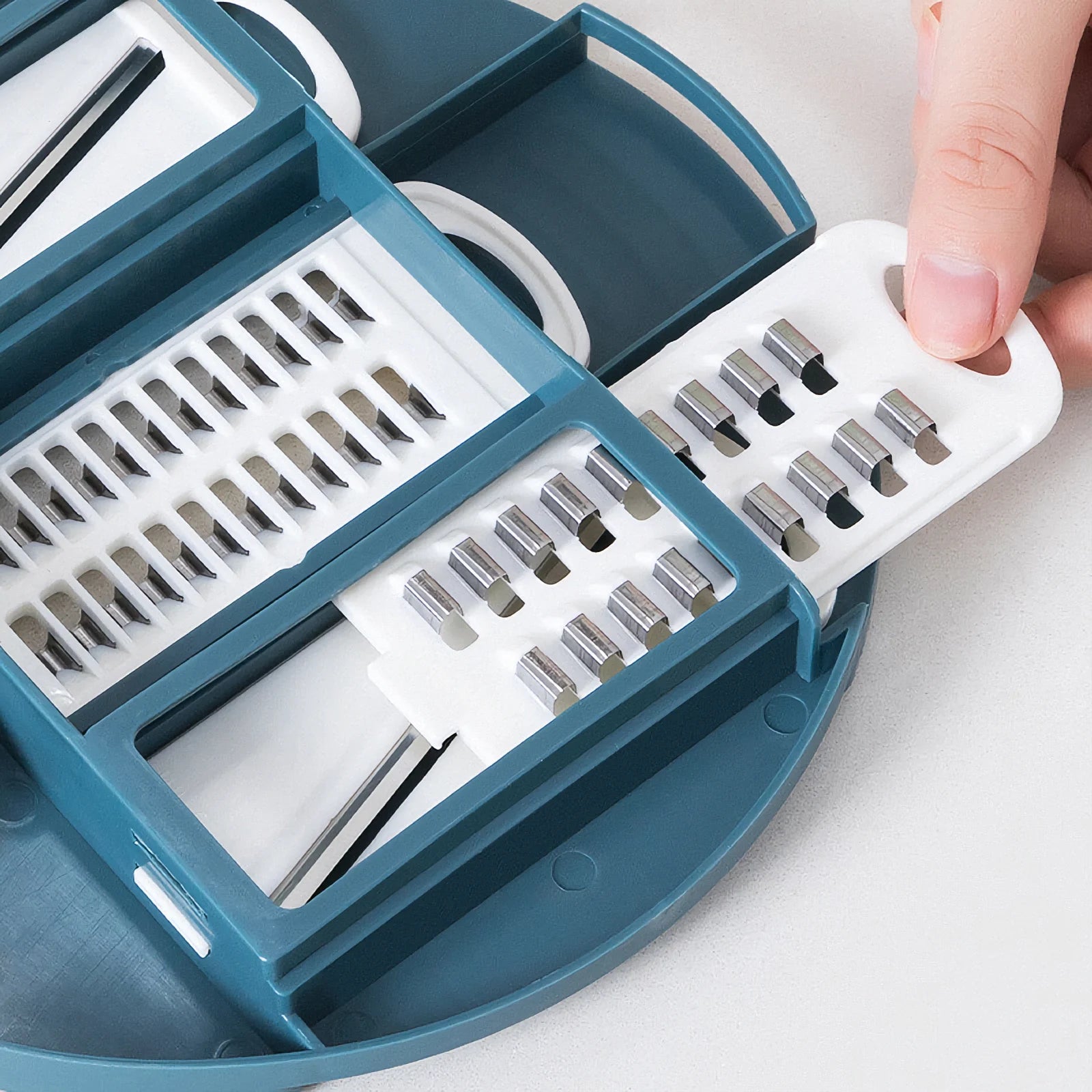 Multifunctional Salad Chopper With Precision Cutting Blades