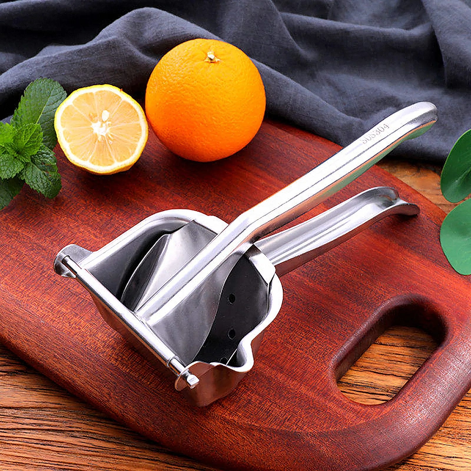 Kitchen Essential Manual Citrus Squeezer For Fresh Juice Extraction
